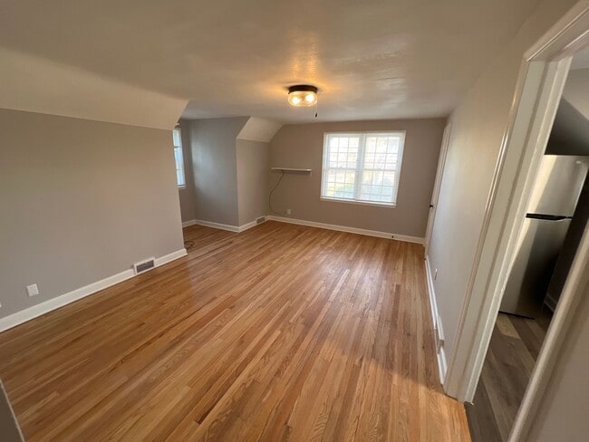 Building Photo - 722 W Olin Ave