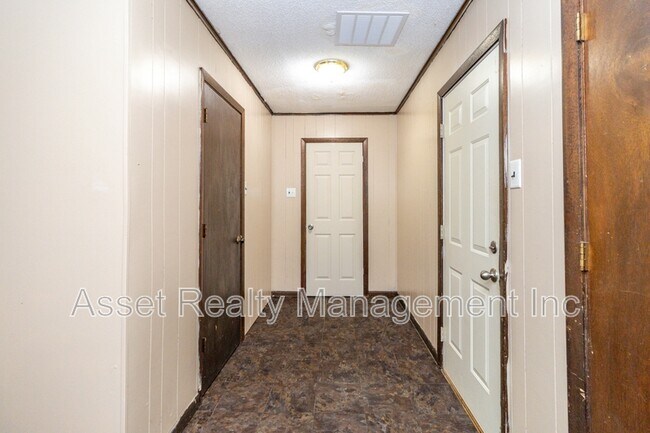 Building Photo - 1817 Sedgewick Dr