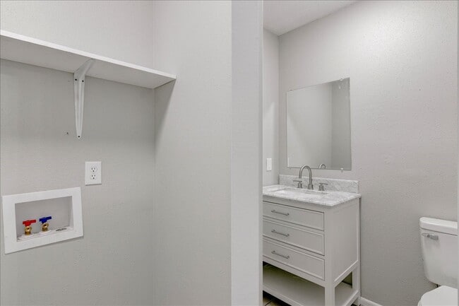 Building Photo - 968 Park Meadow Dr