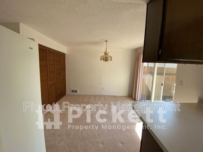 Building Photo - 2870 SE Colusa Ave