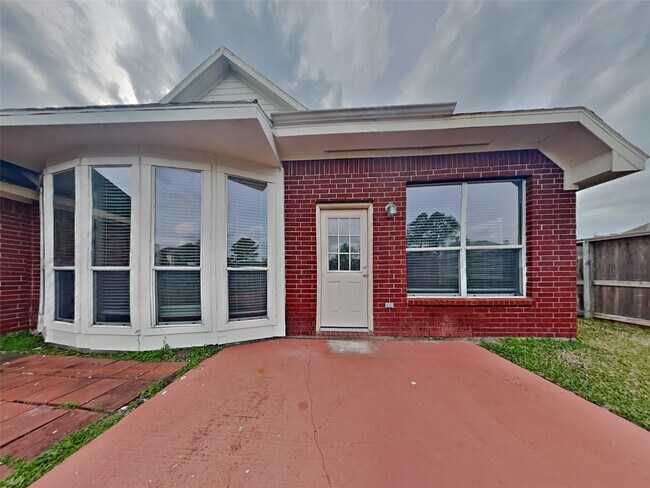 Building Photo - 3009 Fallbrook Ct