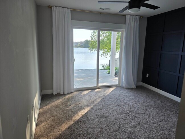 Building Photo - 1048 Meadowoods Dr