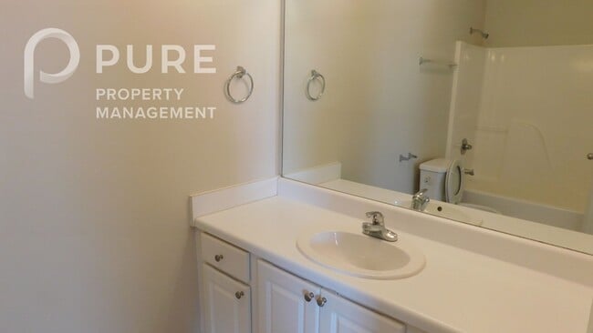 Building Photo - 206 Park Village Cir