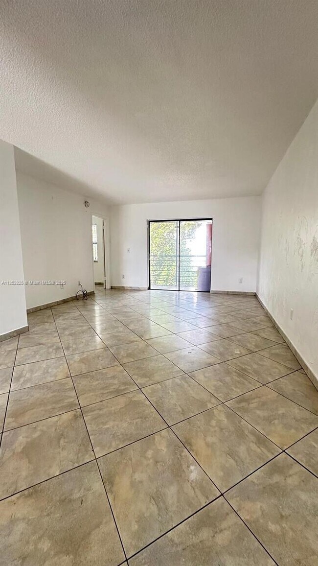 Building Photo - 20800 NE 8th Ct