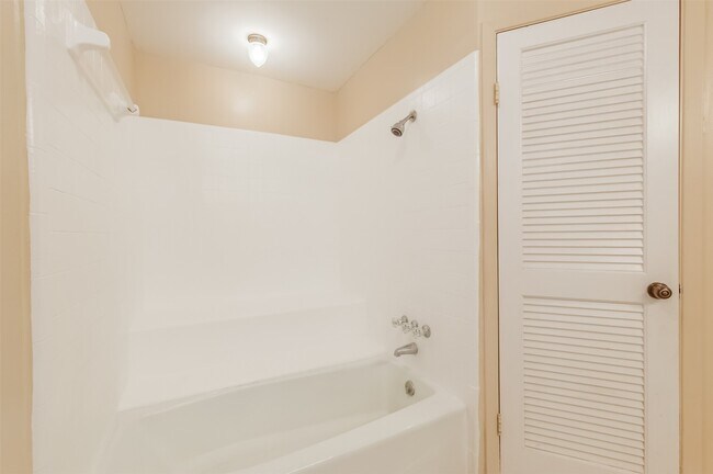 Building Photo - 514 Shady Dale Dr