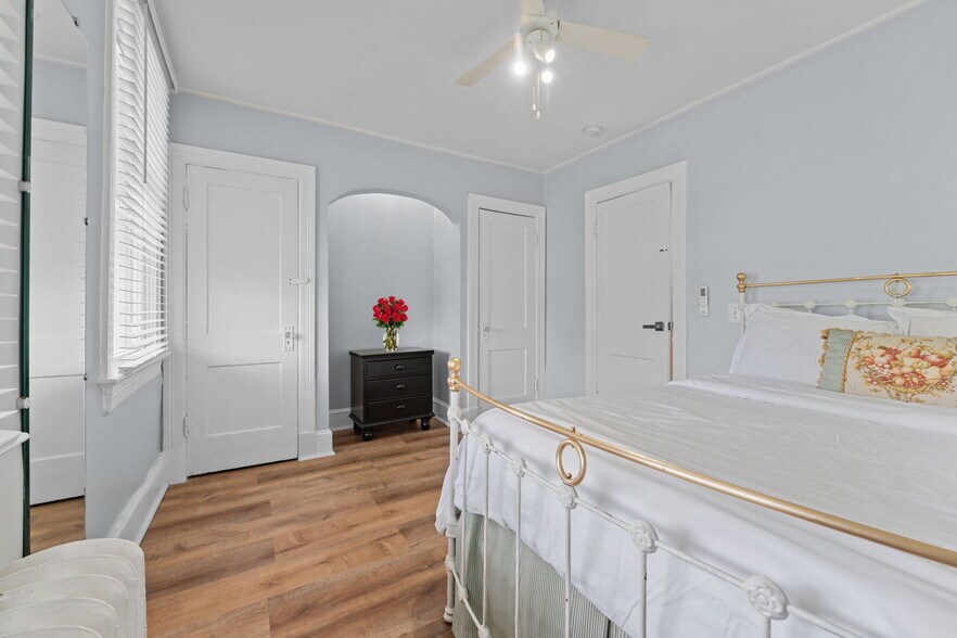 Room for dresser & desk in 2nd bedrom - 2339 3rd St NE