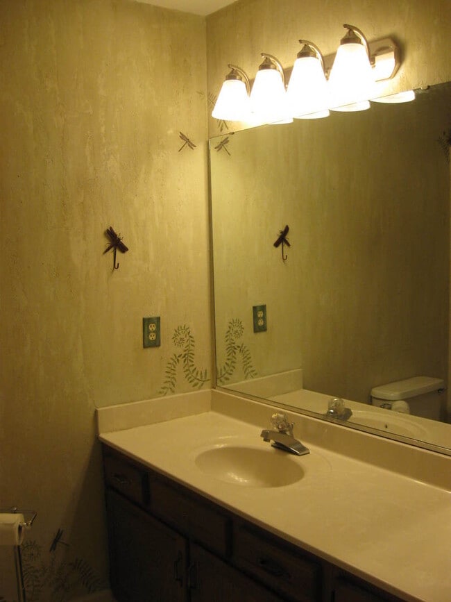 Building Photo - One Story Townhouse in Adams Farm