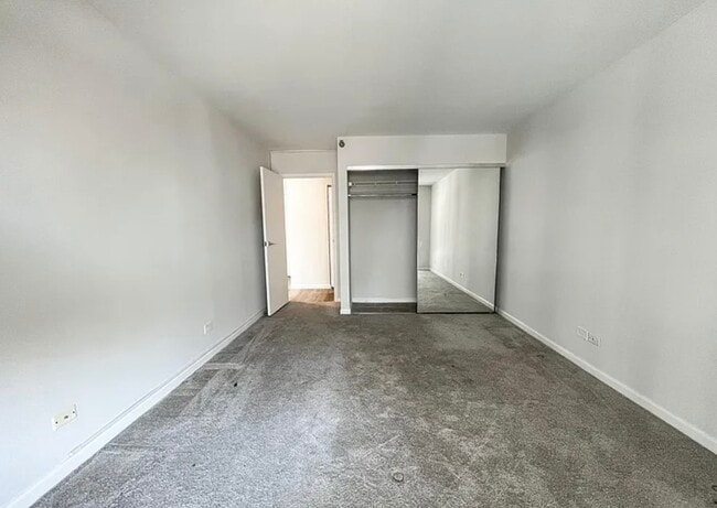 Building Photo - 33 W Delaware Pl