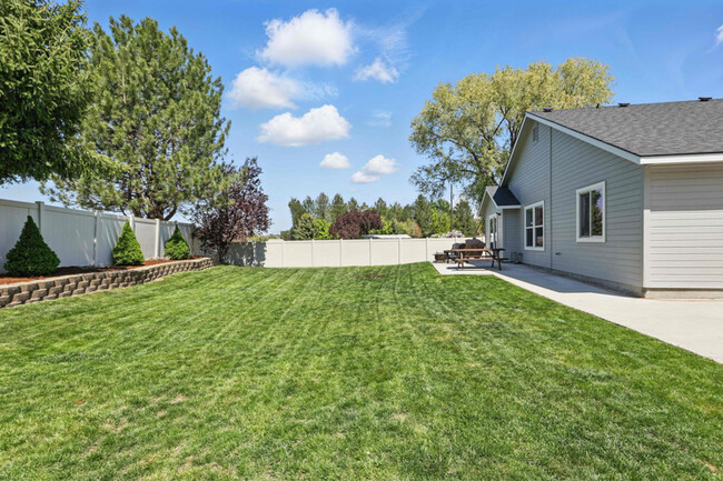 Building Photo - 984 N Star Bright Ln