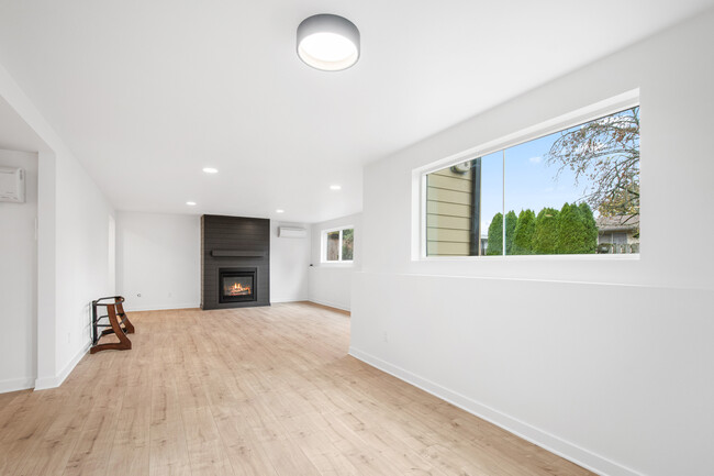 Dinning Room - 14407 NE Fremont St