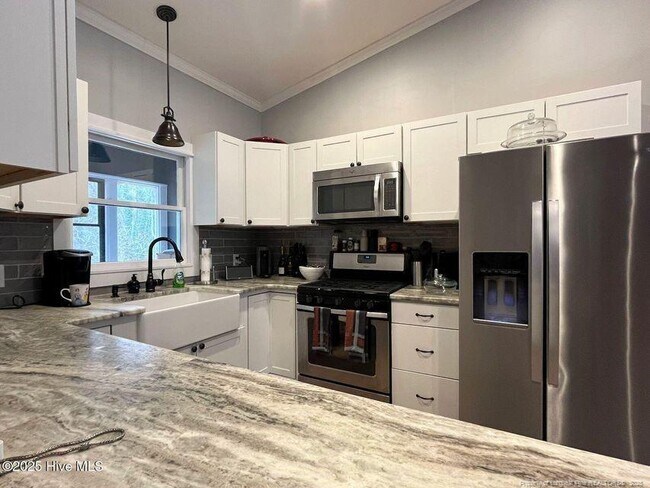 Building Photo - 105 Scuppernong Ct