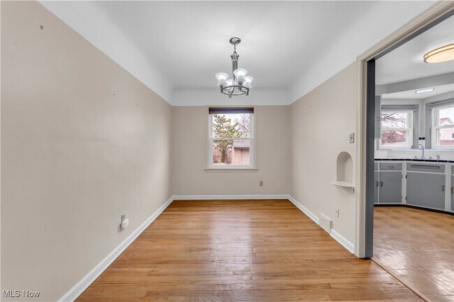 Building Photo - 25731 Farringdon Ave