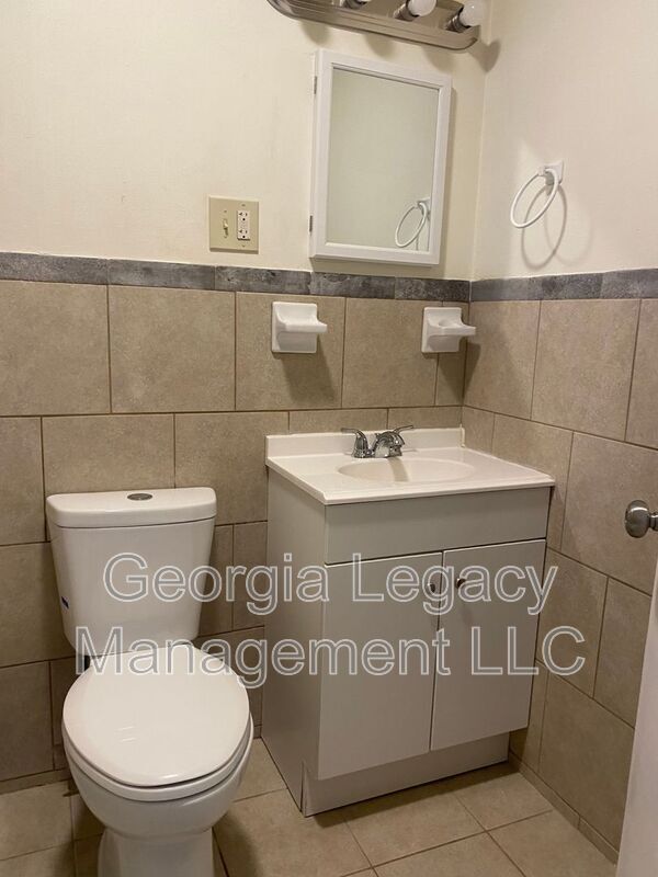 Building Photo - 272 Lawrenceville St