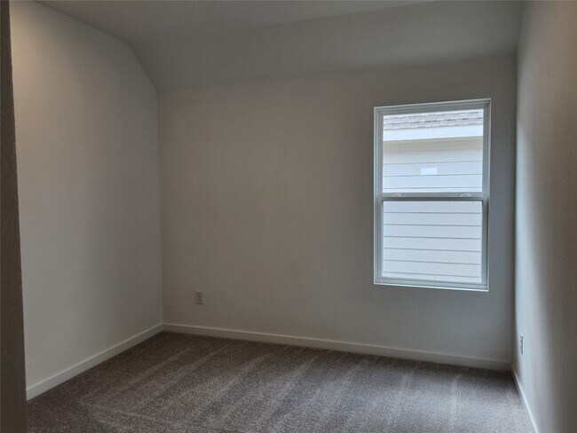 Building Photo - 5827 Linda Cv Ln