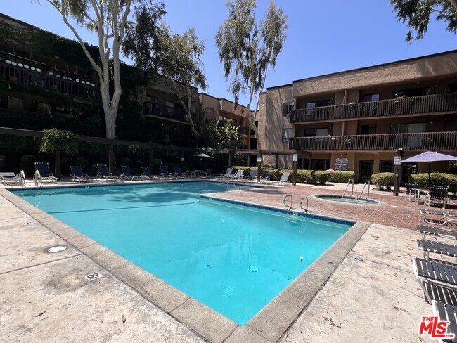Building Photo - 22100 Burbank Blvd