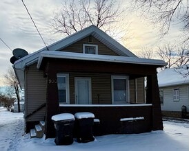 Building Photo - Come see this freshly updated 2 Bedroom - 1 Bath house that is ready to be your new home!!