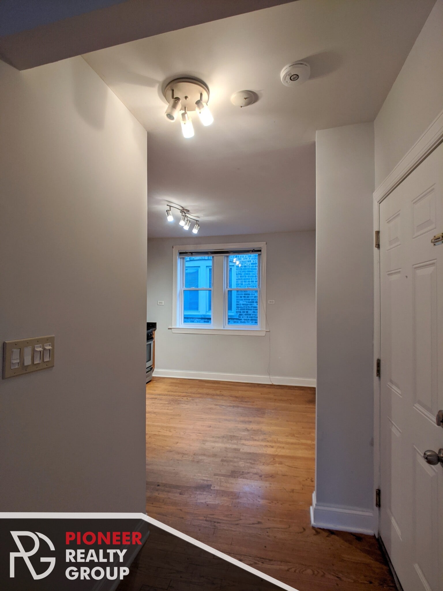 Building Photo - 5029 N Harding Ave