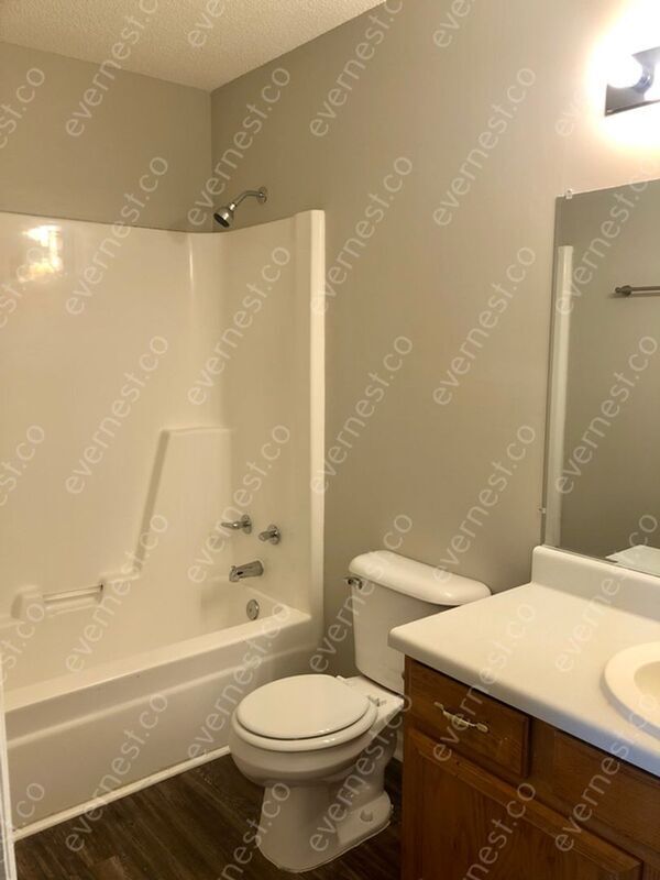 Building Photo - 7614 Greenway Dr