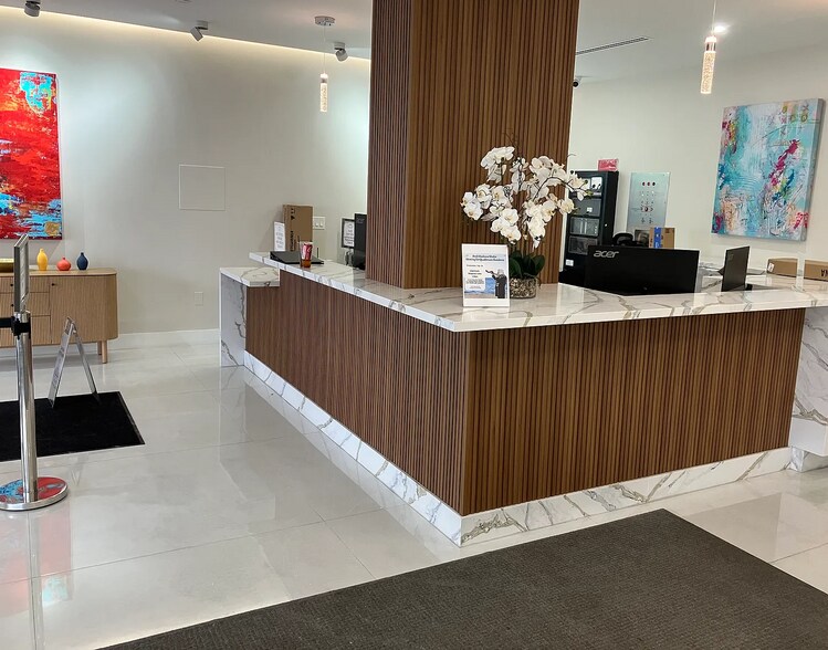 Lobby - 2401 S Ocean Dr