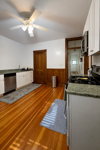 Building Photo - 68 Hillside St