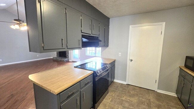 Building Photo - 102 Buckskin Dr