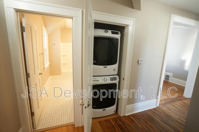 Building Photo - 519 E 3rd St