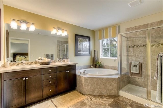 Building Photo - Beautiful 6BD/3BA home nestled in desirable Rainer Ridge neighborhood