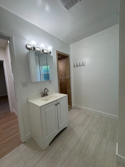 Building Photo - 283 S El Molino Ave