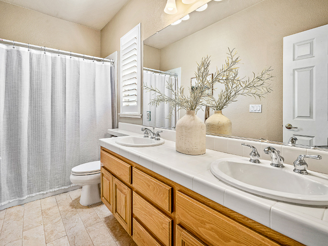 Building Photo - 1022 Gamay Dr