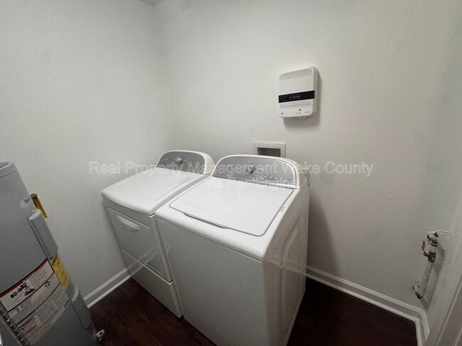 Building Photo - 1505 Axum Rd