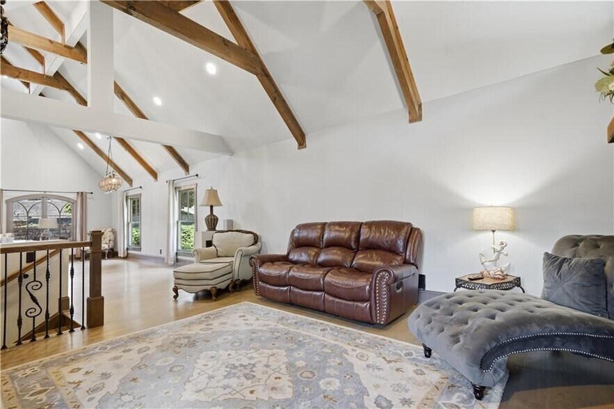 Building Photo - 2115 Kemp Dr
