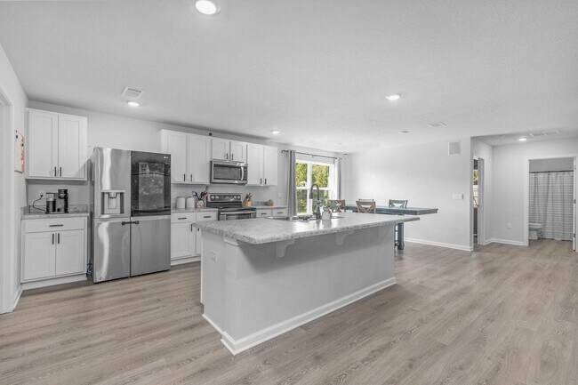 Building Photo - 6537 Torrey Pnes