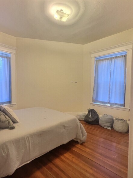 Building Photo - 1378 Beacon St