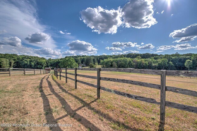 Building Photo - 284 Millstone Rd