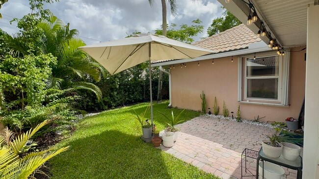 Building Photo - 5465 Grande Palm Cir