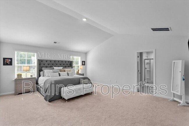 Building Photo - 349 Willowbrooke Way