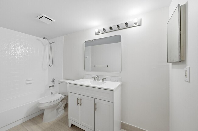 Building Photo - 2039 Coral Ridge Dr