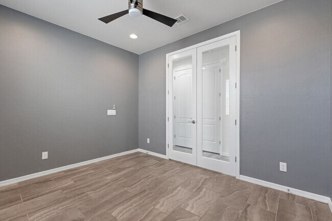 Building Photo - Immaculate & Move-In Ready – Upscale 3BR/2...