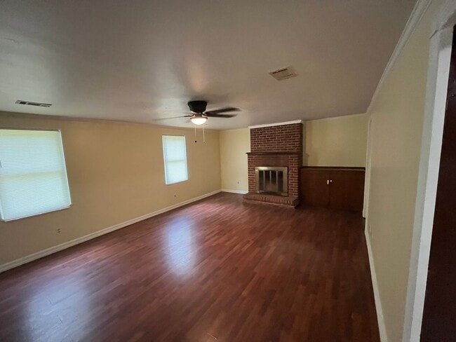 Building Photo - 951 Celia Dr