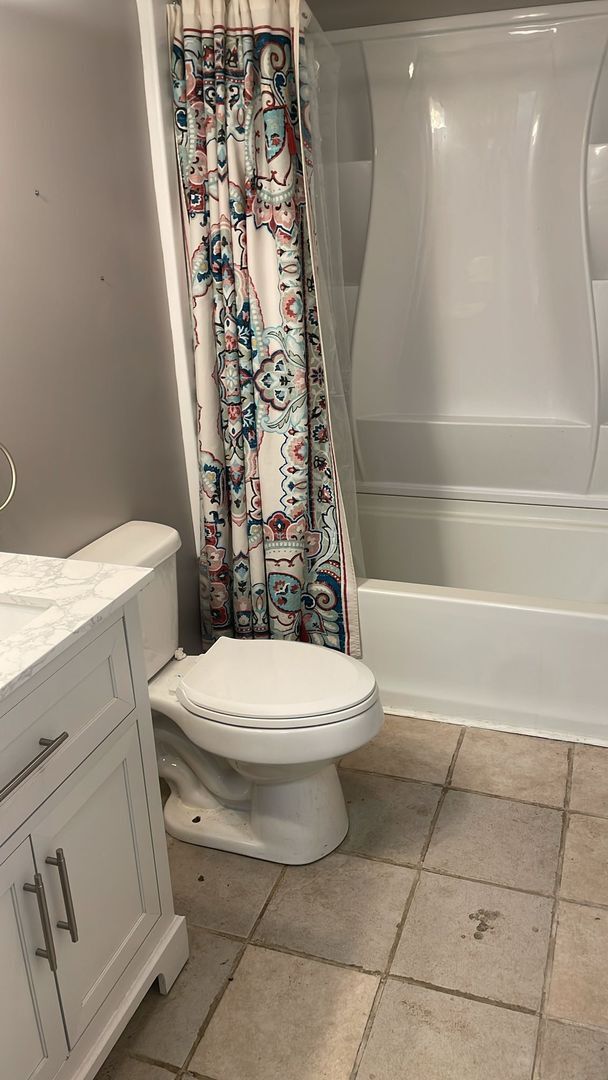 Building Photo - Recently Renovated 2 Bed 1 Bath Ready To M...