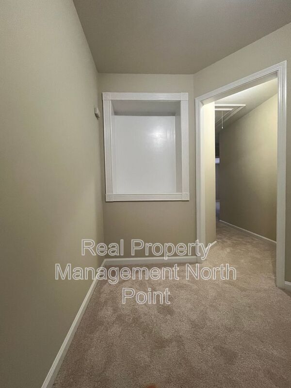 Building Photo - 2031 Lakeshore Overlook Dr