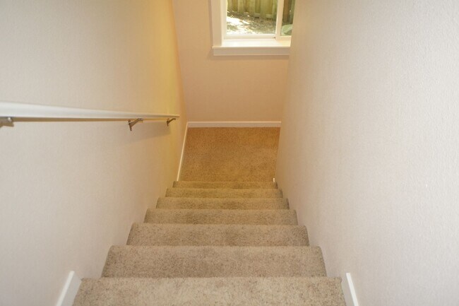 Building Photo - Stunning SW Portland (Arranmore) 4-bedroom...