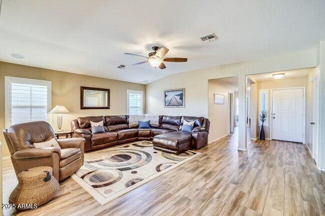 Building Photo - 2938 E Quiet Hollow Ln