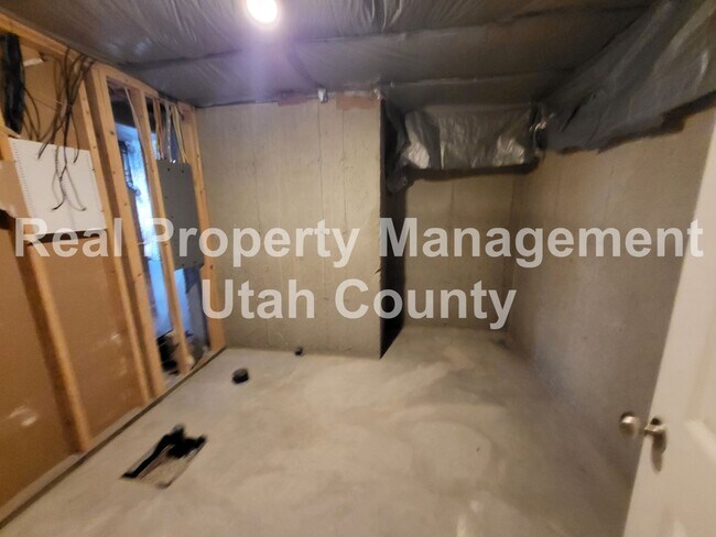 Building Photo - Eagle Mountain Home