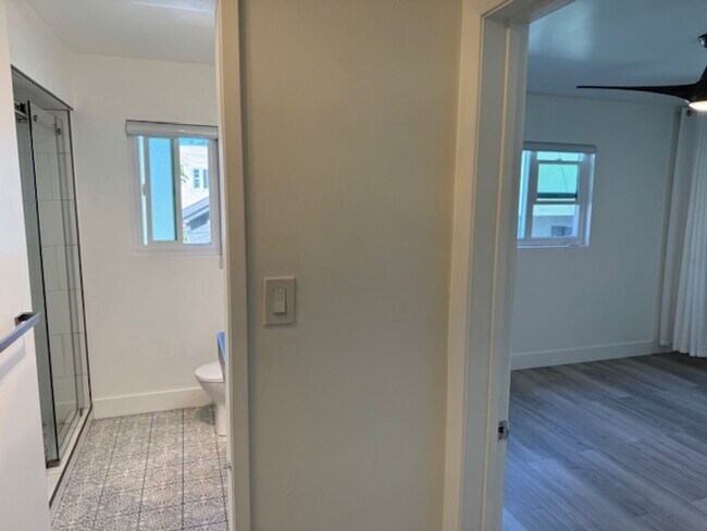 Building Photo - Modern Alamitos Beach 2 bedroom Condo plus...