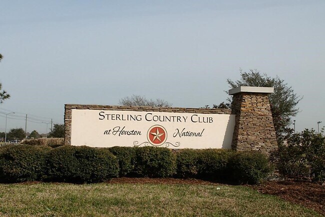 Building Photo - 16431 Red Crest Dr