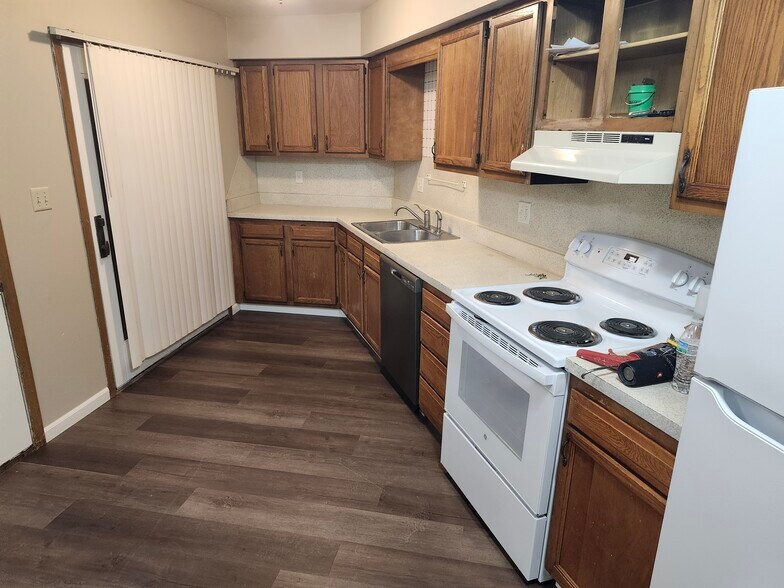 Building Photo - 2448 Wilshire Dr