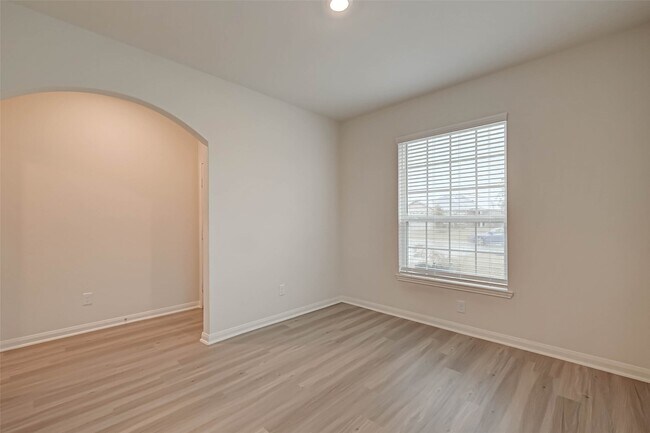 Building Photo - 305 Wayne County Dr