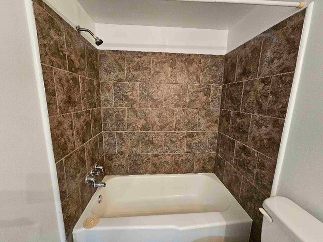 Building Photo - 1861 W 13 Mile Rd