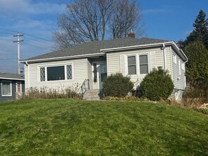 Building Photo - Duluth, MN  - 4 Bedroom, 2 Bath - close to...